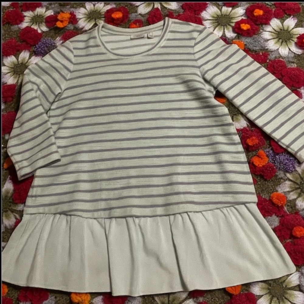 Seafoam and White Striped Top with Ruffle Hem    size XS